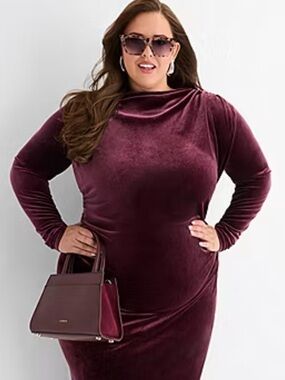 Ashley Graham Long Sleeve Ruched Velvet Midi Dress in Wine